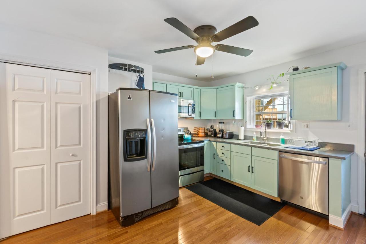 Pristine Townhouse With Rooftop Deck Near Canton! 볼티모어 외부 사진